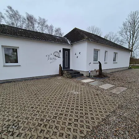 Doppelhaushälfte Thora Apartment *